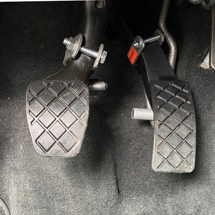 Auto Pedale Bremse Gas Bremskraftverstärker überprüfen